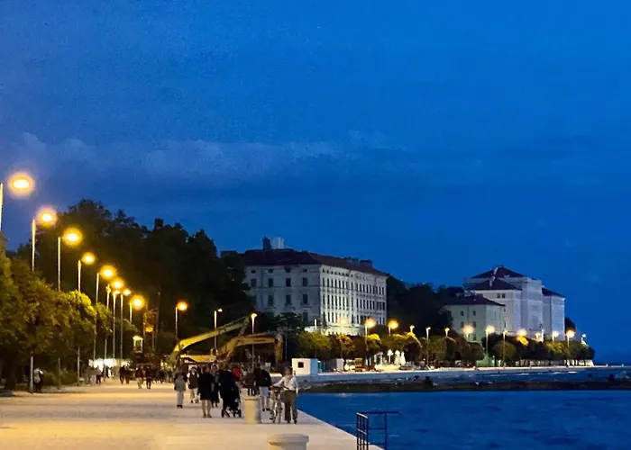 Апартаменты Poluotok 1 *