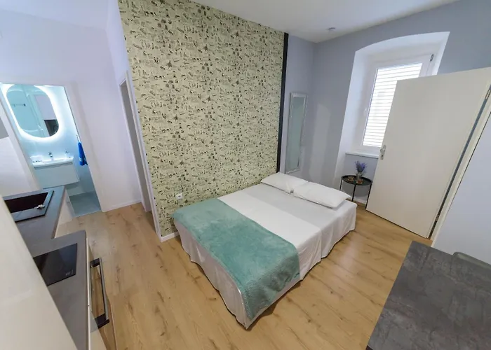 Апартаменты Poluotok 1