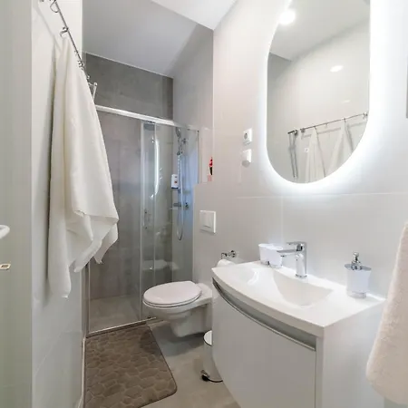 Apartament Poluotok 1 *